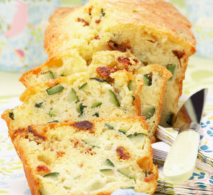 Recette de cake salé à la courgette, tofu soyeux et tomates séchées vegan