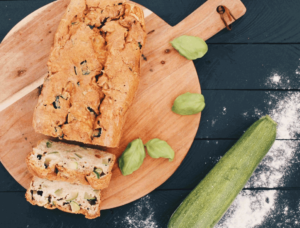 Recette de cake salé à la courgette, tomates sechées et tofu soyeux sur laualamenthe.com