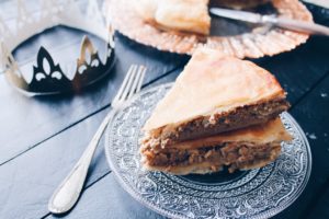 REcette facile et saine de la galette des rois avec de la compote de pommes et sans matière grasse sur le blog laualamenthe.com